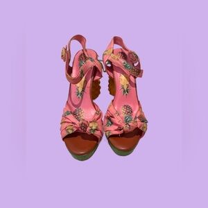 🍒 UNKNOWN - Pink Platform Pineapple Heeled Shoes 
Size: 8